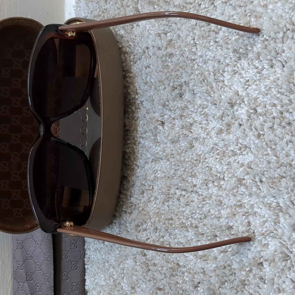 EUC Gucci Tortoise Shell Sun Glasses - Picture 3 of 11